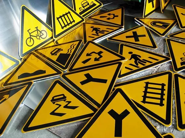 How to Identify Safety Signs