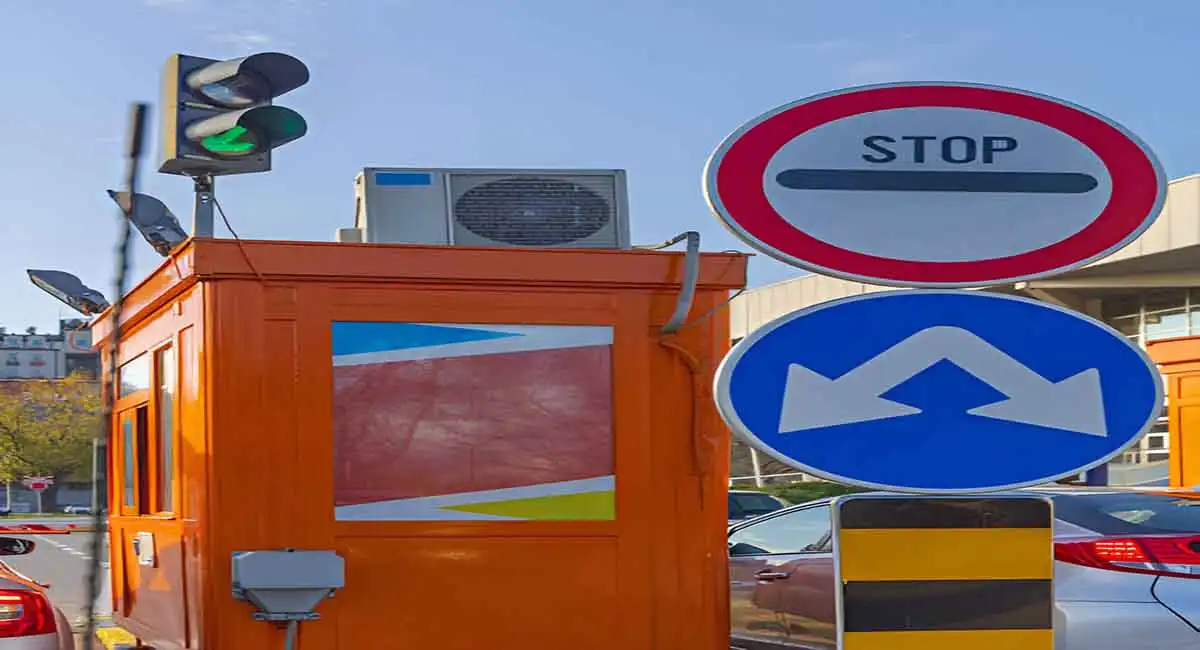 General Specifications for Reflective Sheeting for Traffic Signs.