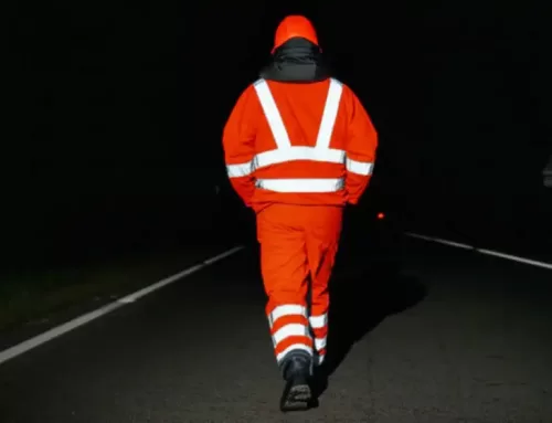 What should I pay attention to when purchasing reflective clothing?